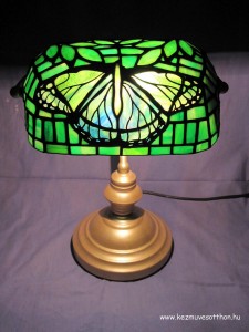 Pillango-tiffany-lampa
