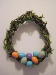Húsvéti ajtó dekoráció - fonott koszorú, akril festékkel festett tojásokkal - videóval!